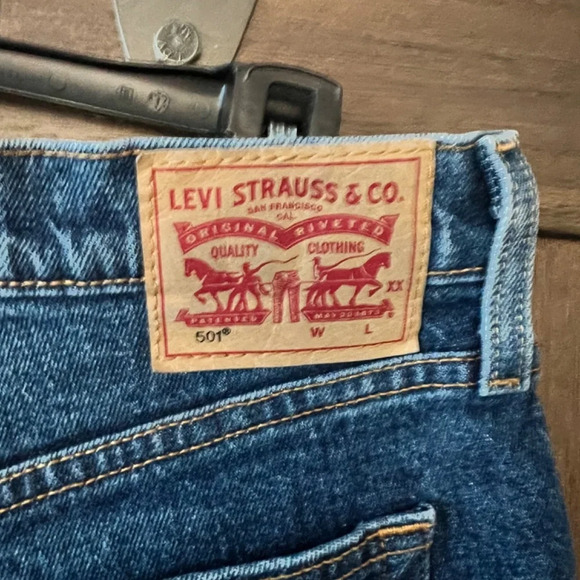Levi's 501® Original Fit High-Rise Button Fly Jean Shorts Dark Wash Size 32 EUC - Picture 8 of 12
